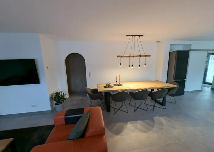 H1 Mit Sauna 8 Personen 4 Schlafzimmer Apartment *